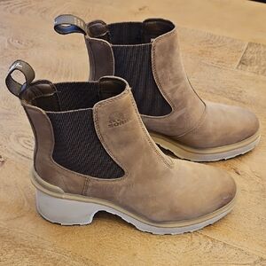 Sorel Women's Hi-Line Heel Chelsea boots